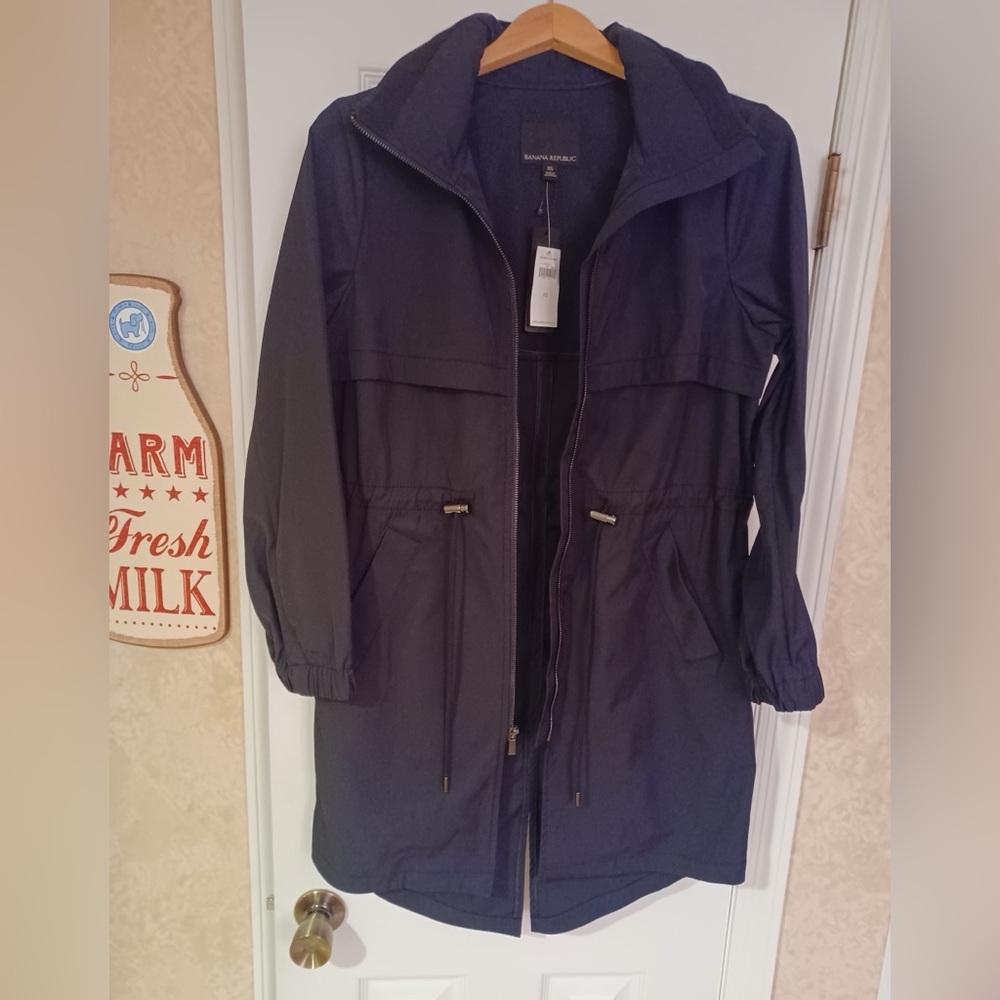 Brand New Banana Republic long rain coat - Water Repellent- Black